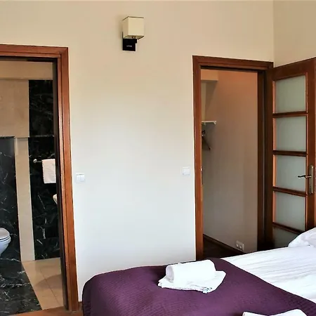 Parnas Old Town Bed & Breakfast 4*