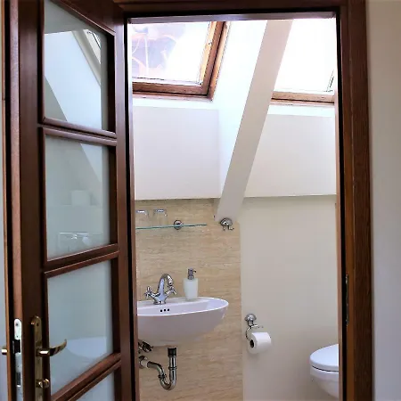 Bed & Breakfast Parnas Old Town 4*